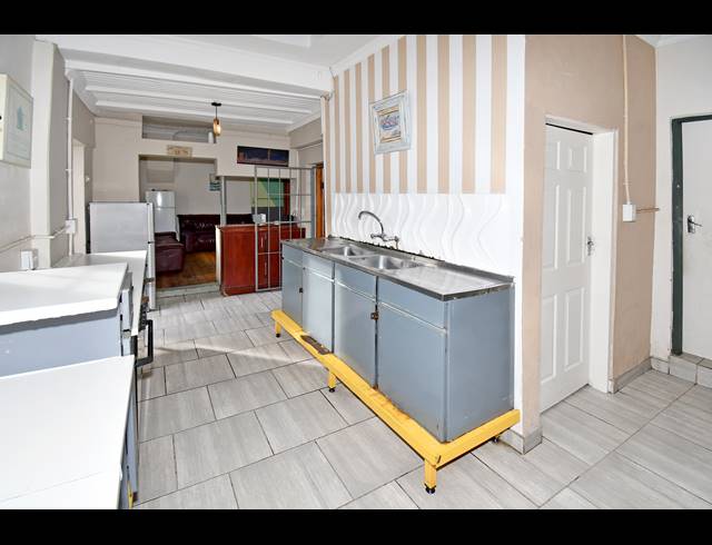 11 BEDROOM HOUSE FOR SALE IN HURST HILL